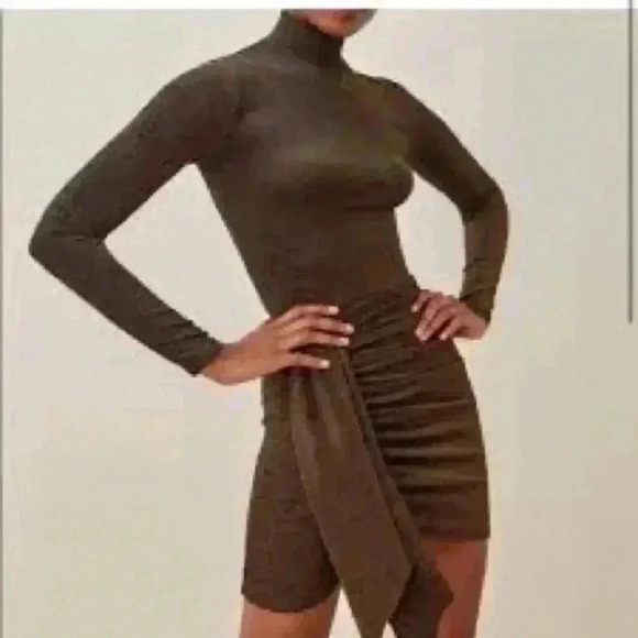 REFORMATION Paprika Dress - Picture 2 of 9